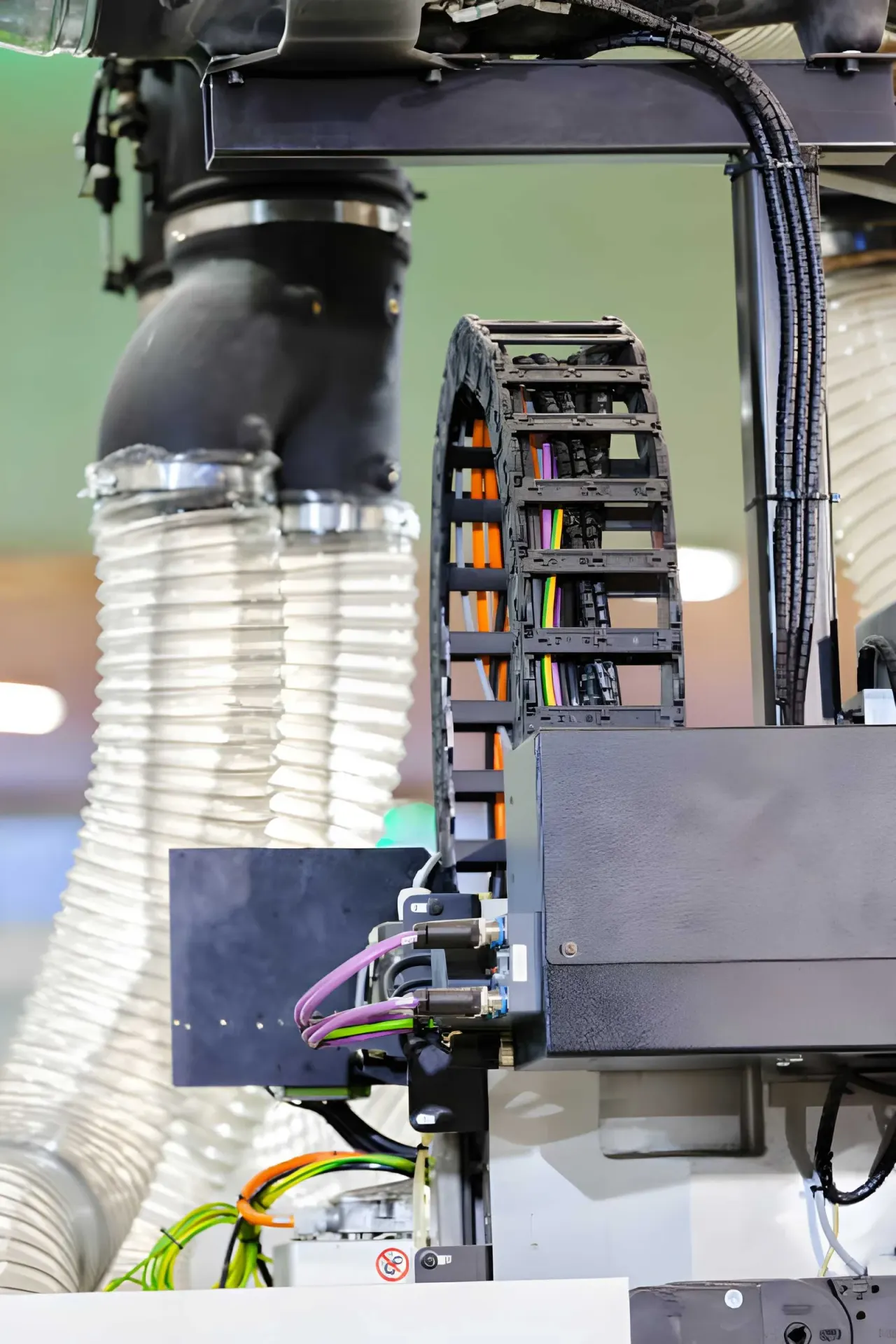 Shielded cable in the cable carrier: when and how?